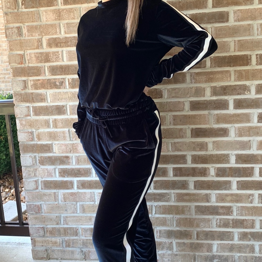 90’s looking sweat suit